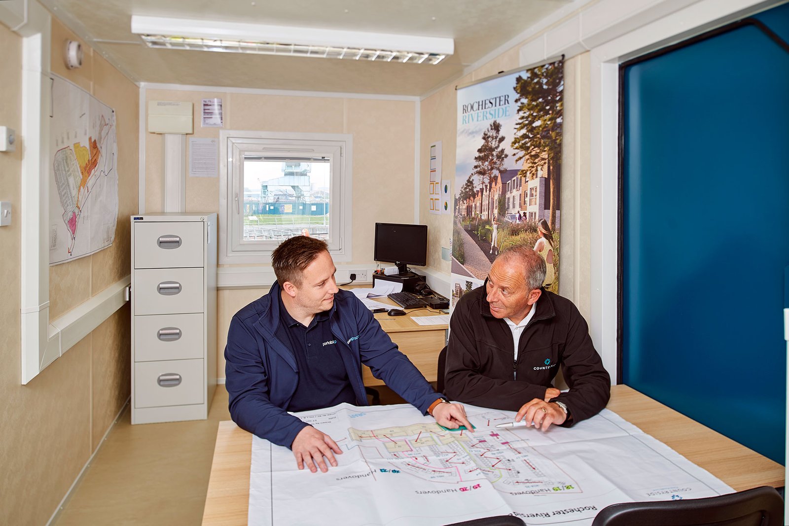 1006-Interior-of-an-ECOlink-office-cabin.jpg